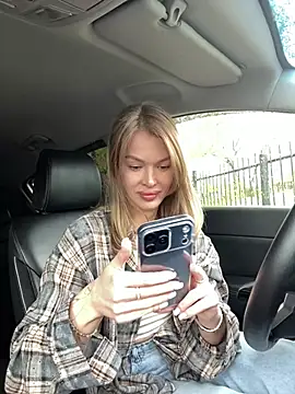 Snapshot of miss_veroNika chatting on May 17, 4:43 am miss veroNika online show from May 17, 4:43 am