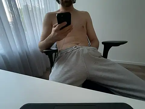 Frankieyyy1 online show from May 9, 3:56 am