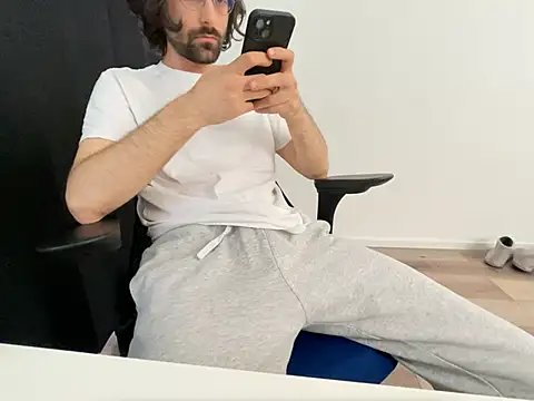 Frankieyyy1 online show from May 15, 3:08 pm