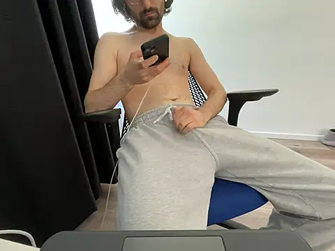 Frankieyyy1 online show from May 22, 8:32 am