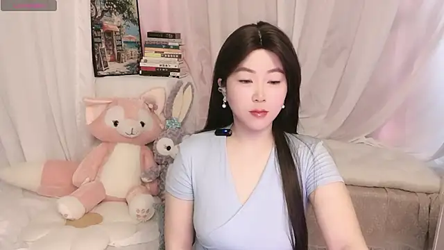 Emmaq996 online show from May 13, 2:42 am