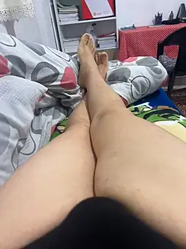 yellova online show from March 26, 8:03 pm