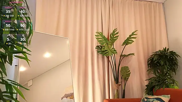 Snapshot of AliciaMellow chatting on September 13, 3:17 am AliciaMellow online show from September 13, 3:17 am