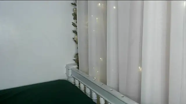 angelainparis28 online show from September 21, 4:03 am