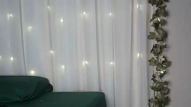 angelainparis28 online show from October 2, 5:36 am