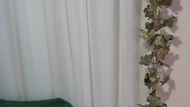 angelainparis28 online show from October 4, 6:00 am