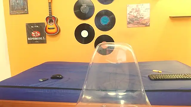 Snapshot of meisevil77 chatting on September 22, 2:24 am meisevil77 online show from September 22, 2:24 am