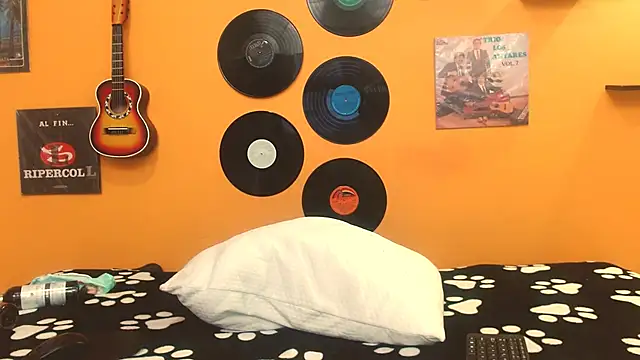 Snapshot of meisevil77 chatting on September 28, 2:50 am meisevil77 online show from September 28, 2:50 am