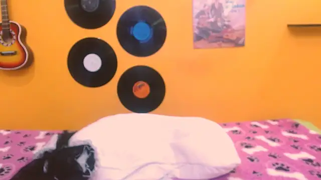 Snapshot of meisevil77 chatting on October 16, 1:39 am meisevil77 online show from October 16, 1:39 am