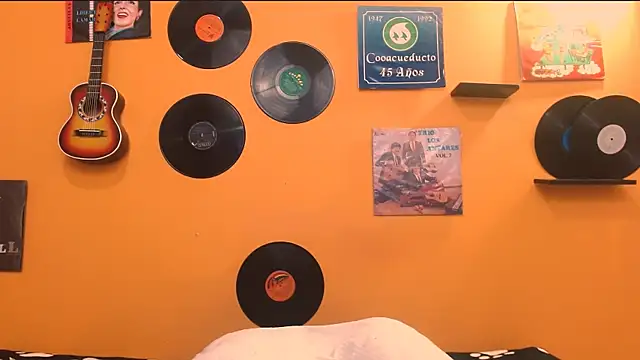 meisevil77 online show from December 23, 2:42 am