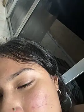 Snapshot of lynn9000 chatting on October 7, 4:53 am lynn9000 online show from October 7, 4:53 am