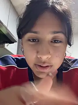 Snapshot of lynn9000 chatting on October 27, 3:32 am lynn9000 online show from October 27, 3:32 am