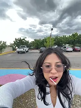 lynn9000 online show from December 4, 8:28 pm