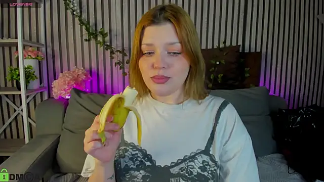 Michele Greenn online show from March 1, 1:07 am