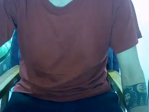 Snapshot of CesarLeyess chatting on October 4, 5:05 am CesarLeyess online show from October 4, 5:05 am