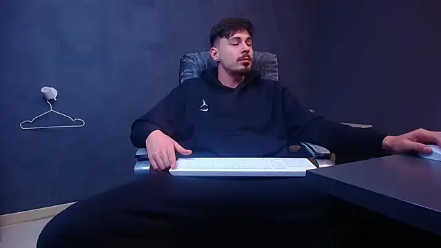 EnzoRace online show from February 6, 5:45 am