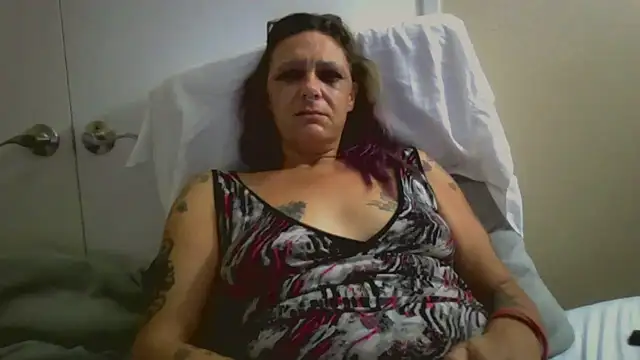 Snapshot of SparklesB1tch chatting on September 10, 6:08 pm SparklesB1tch online show from September 10, 6:08 pm