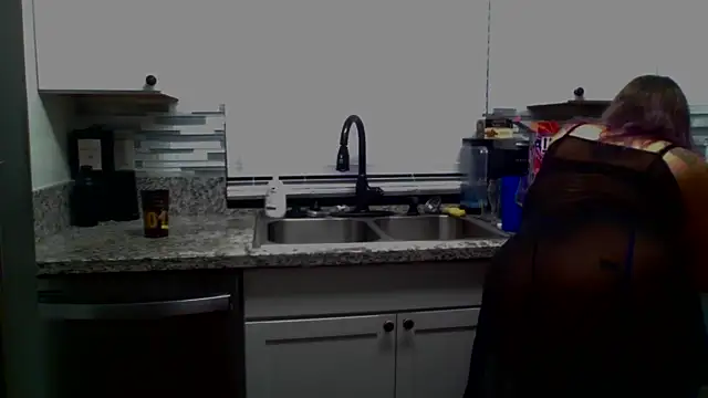 Snapshot of SparklesB1tch chatting on September 13, 11:10 am SparklesB1tch online show from September 13, 11:10 am