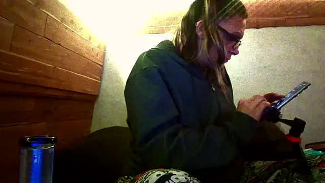 Snapshot of SparklesB1tch chatting on October 23, 6:23 am SparklesB1tch online show from October 23, 6:23 am