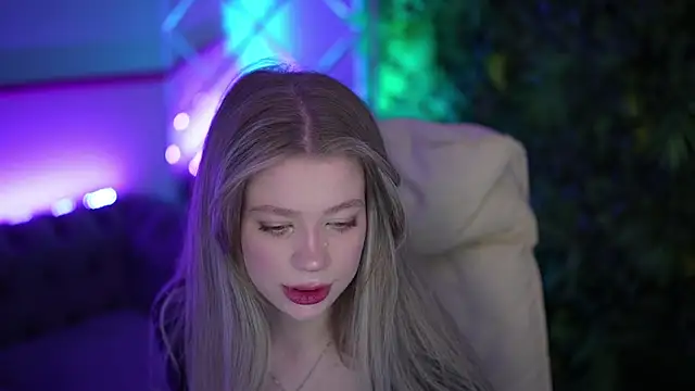 SandyLayy online show from April 30, 1:06 pm