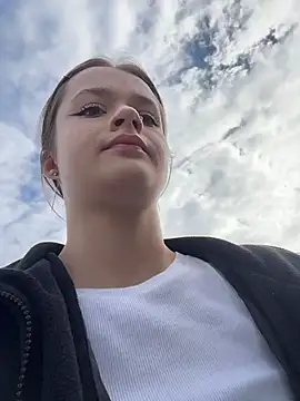 Snapshot of KittyQueeny chatting on September 27, 8:08 am KittyQueeny online show from September 27, 8:08 am