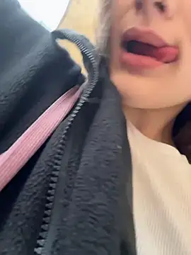 Snapshot of KittyQueeny chatting on October 9, 1:09 pm KittyQueeny online show from October 9, 1:09 pm