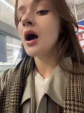 Snapshot of KittyQueeny chatting on November 1, 2:19 pm KittyQueeny online show from November 1, 2:19 pm