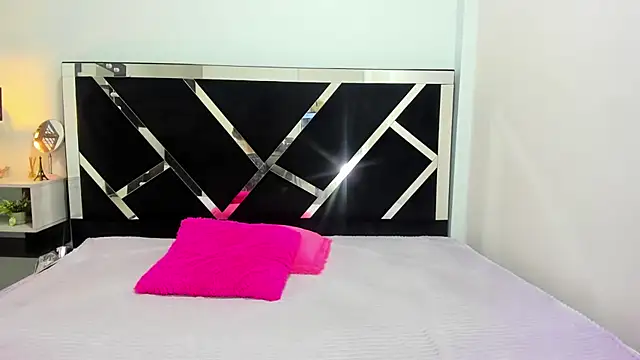 Snapshot of iisabella_noa chatting on September 20, 12:39 pm iisabella noa online show from September 20, 12:39 pm