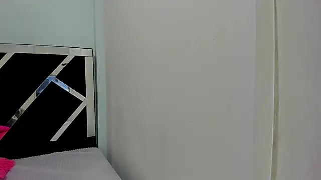 Snapshot of iisabella_noa chatting on September 24, 12:52 pm iisabella noa online show from September 24, 12:52 pm