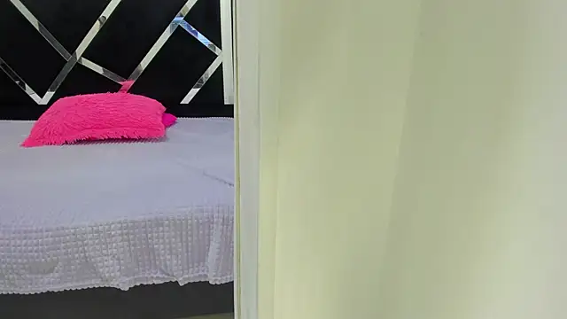 Snapshot of iisabella_noa chatting on September 29, 1:16 pm iisabella noa online show from September 29, 1:16 pm