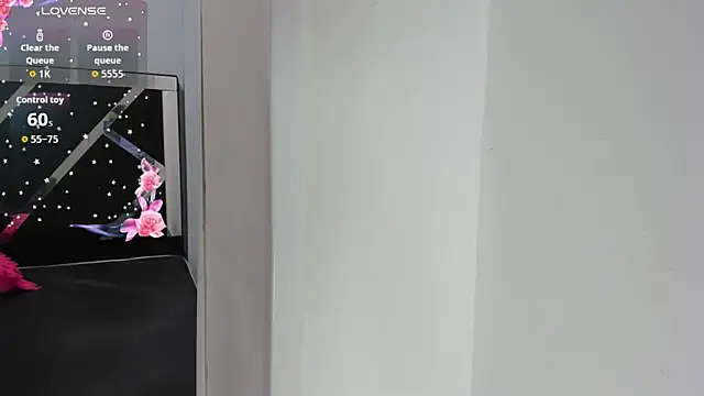 Snapshot of iisabella_noa chatting on October 10, 1:32 pm iisabella noa online show from October 10, 1:32 pm