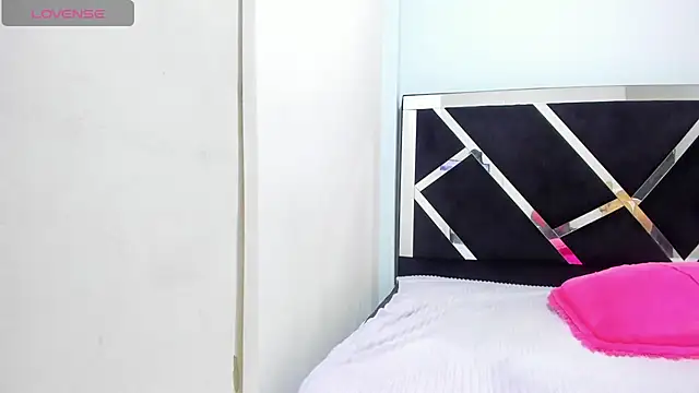 Snapshot of iisabella_noa chatting on October 27, 5:50 pm iisabella noa online show from October 27, 5:50 pm