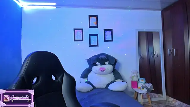 Snapshot of milita_houston chatting on October 28, 6:32 pm milita houston online show from October 28, 6:32 pm