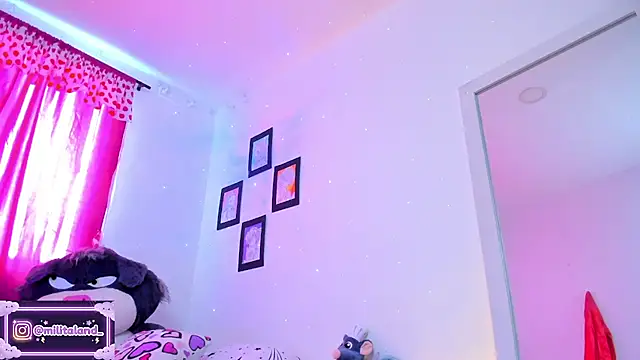 Snapshot of milita_houston chatting on November 24, 3:34 pm milita houston online show from November 24, 3:34 pm