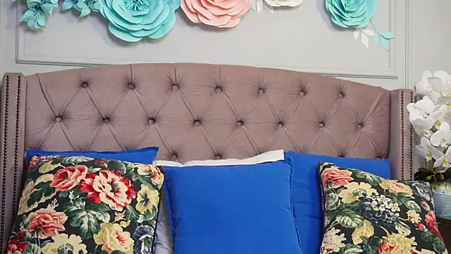 Snapshot of JenniferLovve chatting on October 17, 3:20 am JenniferLovve online show from October 17, 3:20 am