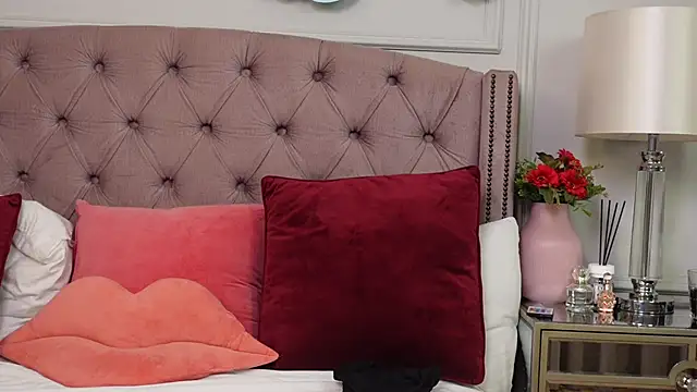 JenniferLovve online show from December 14, 9:36 am