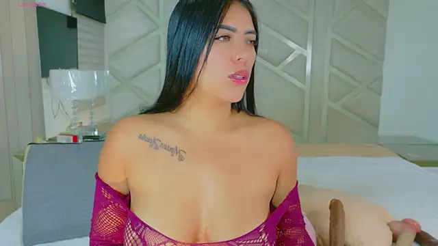 Snapshot of RoseMariee_ chatting on May 12, 9:28 am RoseMariee online show from May 12, 9:28 am