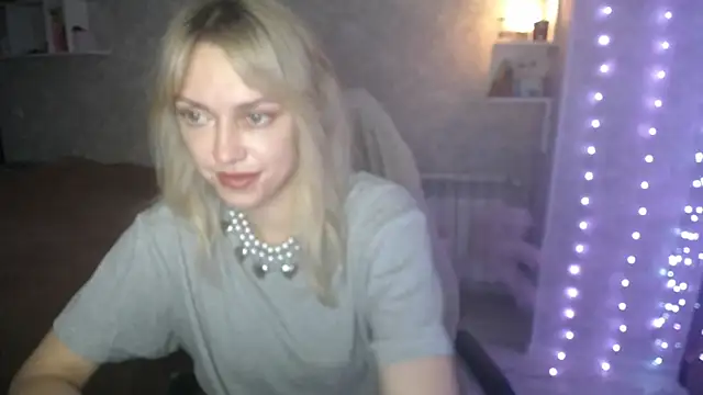 Snapshot of NickyAdamidi chatting on November 8, 4:51 pm NickyAdamidi online show from November 8, 4:51 pm