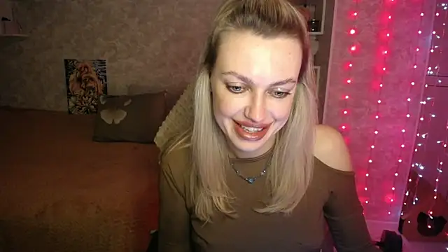 Snapshot of NickyAdamidi chatting on November 17, 5:19 pm NickyAdamidi online show from November 17, 5:19 pm