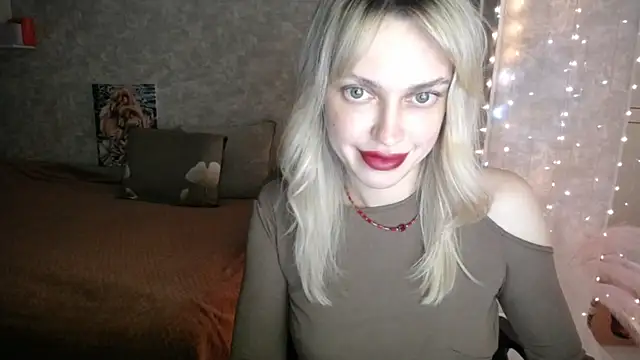 Snapshot of NickyAdamidi chatting on December 2, 4:35 pm NickyAdamidi online show from December 2, 4:35 pm
