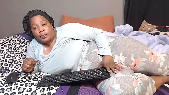 Snapshot of chockclitx5 chatting on September 20, 12:33 am chockclitx5 online show from September 20, 12:33 am