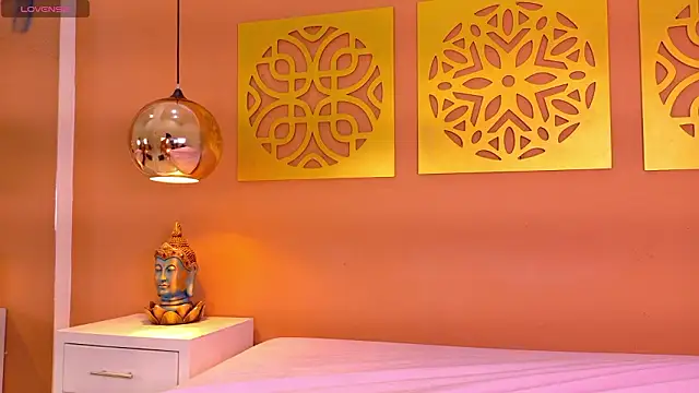 HIKARY MIYAMOTO online show from February 3, 1:05 pm