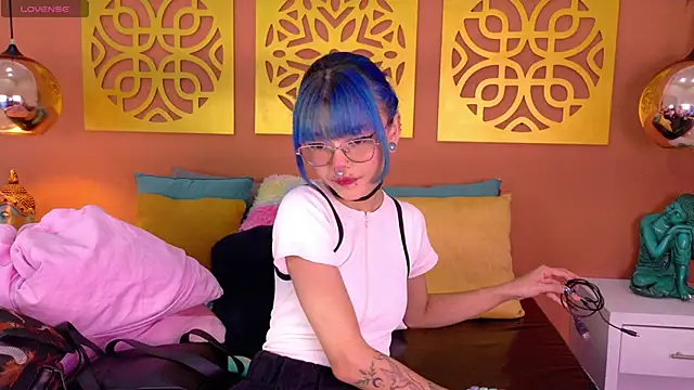 HIKARY MIYAMOTO online show from February 9, 1:48 pm