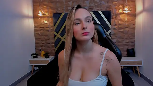 Snapshot of Emmaa_white_ chatting on October 31, 5:14 pm Emmaa white online show from October 31, 5:14 pm