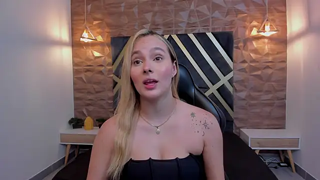 Emmaa white  online show from December 18, 5:19 pm