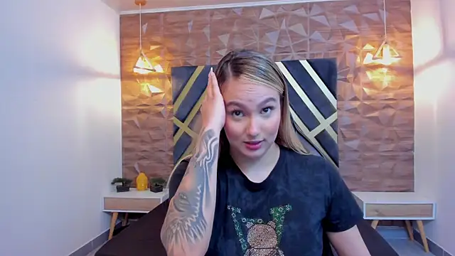 Emmaa white  online show from January 12, 5:18 pm