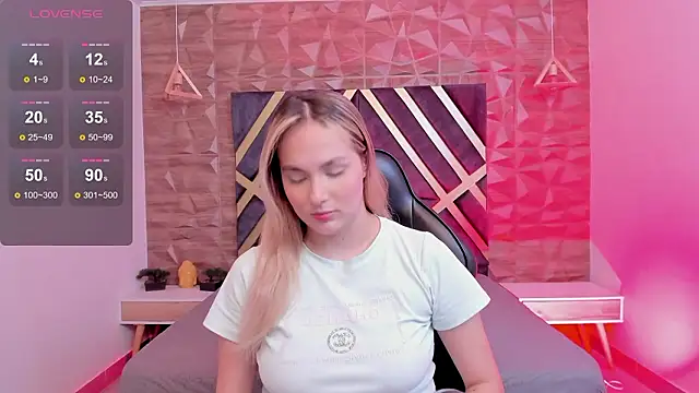 Emmaa white  online show from February 5, 5:17 pm