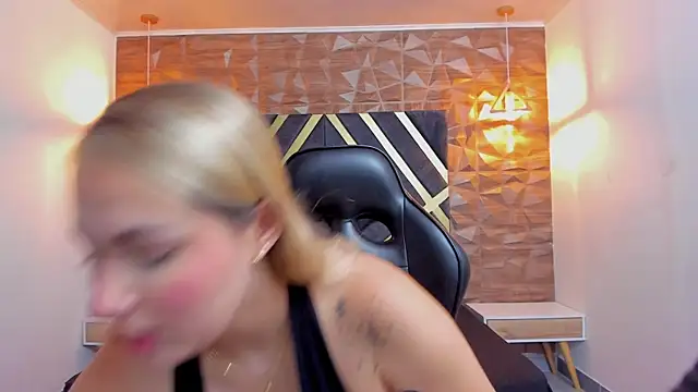Emmaa white  online show from May 2, 5:18 pm