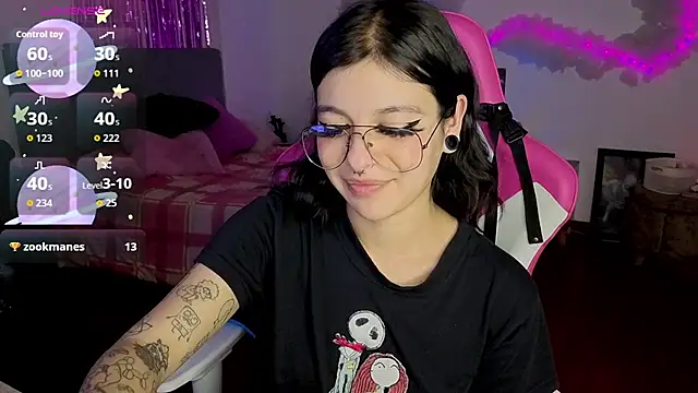 larah uwu online show from May 8, 6:24 pm