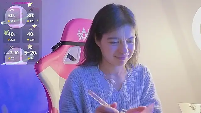 larah uwu online show from June 18, 6:23 pm